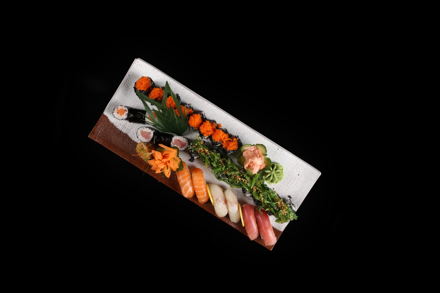 CLASSIC URAMAKI (8 PARÇA)