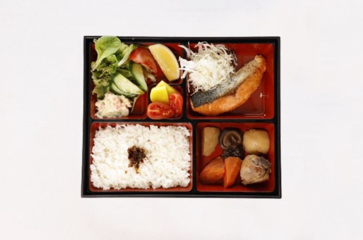 235-SALMON BENTO