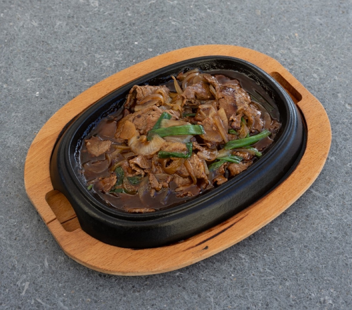BEEF WITH GARLIC SAUCE